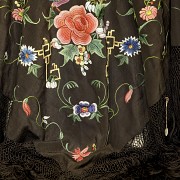 Elizabethan embroidered silk Manila shawl, 19th century