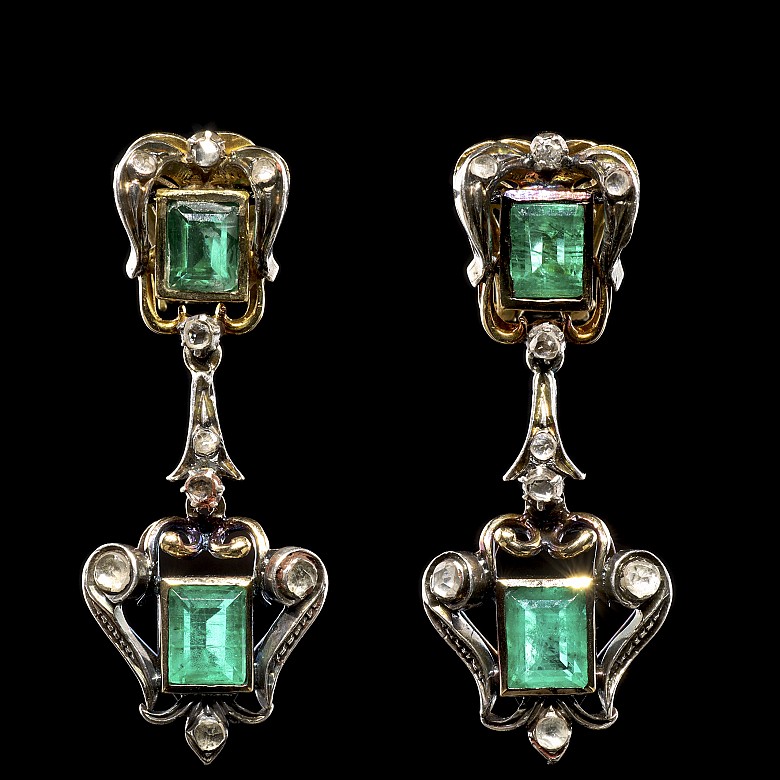 Pendientes de oro con brillantes y piedras