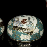 Pair of Imari jars, Japan 20th century