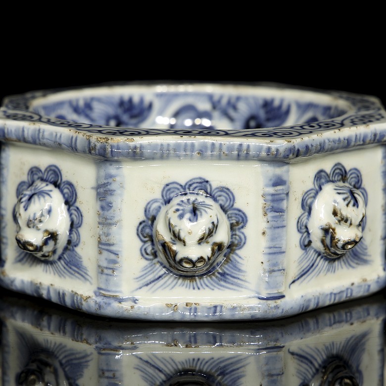 Brush cleaning bowl ‘Lions’ Ming dynasty