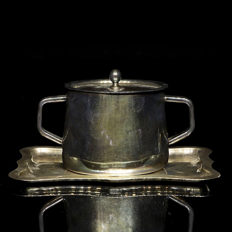 Silver sugar bowl with small tray, 20th century