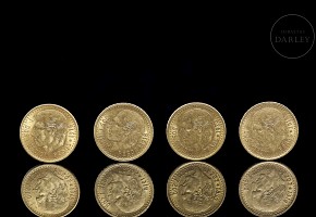 Four ‘Dos pesos y medio’ gold coins, 1918-1920