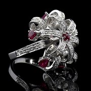 Ring in 18k white gold, diamonds and rubies