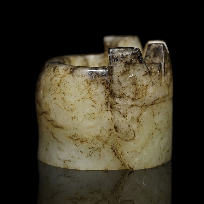 Carved jade ring, Eastern Zhou dynasty