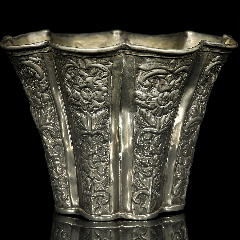 Embossed vessel, Asia, 20th century