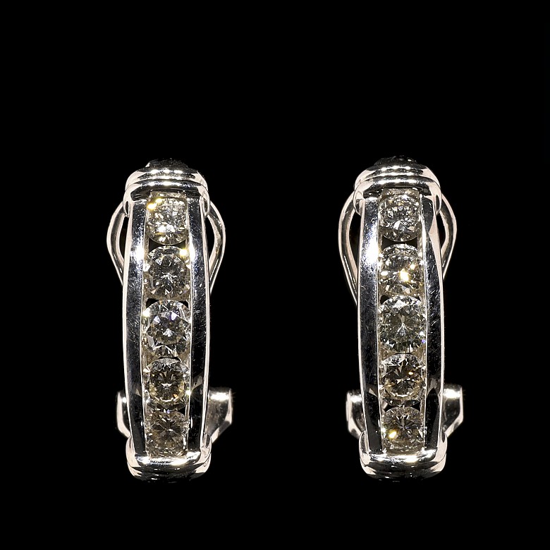 Pendientes en oro blanco de 18 k y diamantes 1,11 ct.