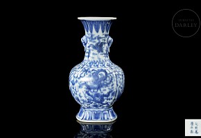 Blue and white porcelain vase ‘Phoenix and dragon’, with Ming seal