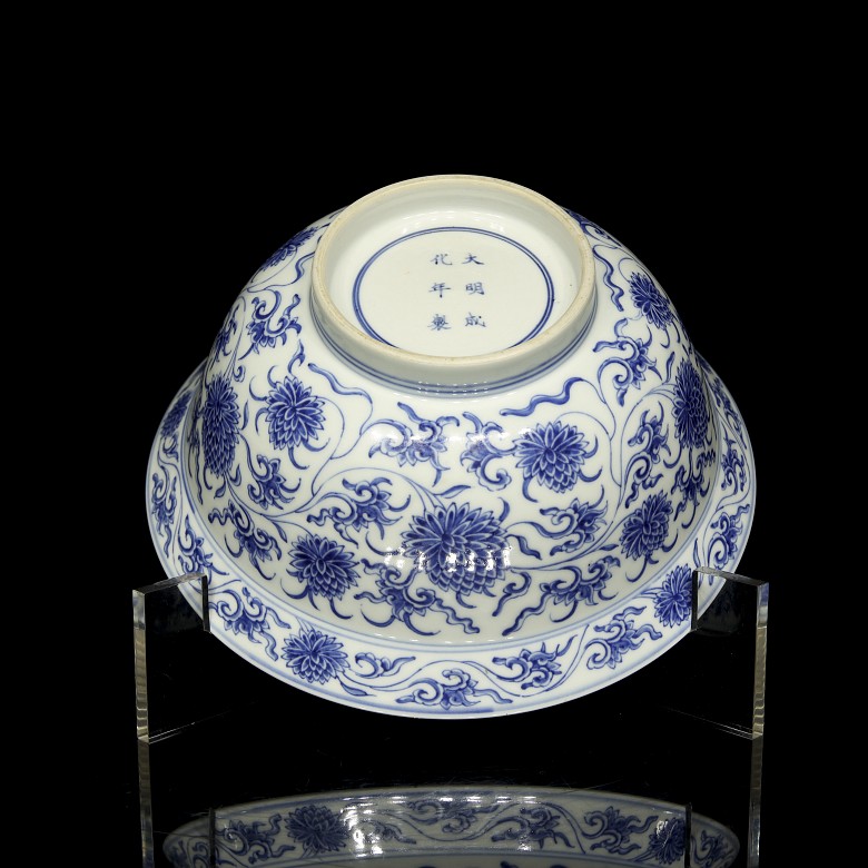 Small blue and white porcelain bowl “Peonies” with mark on base