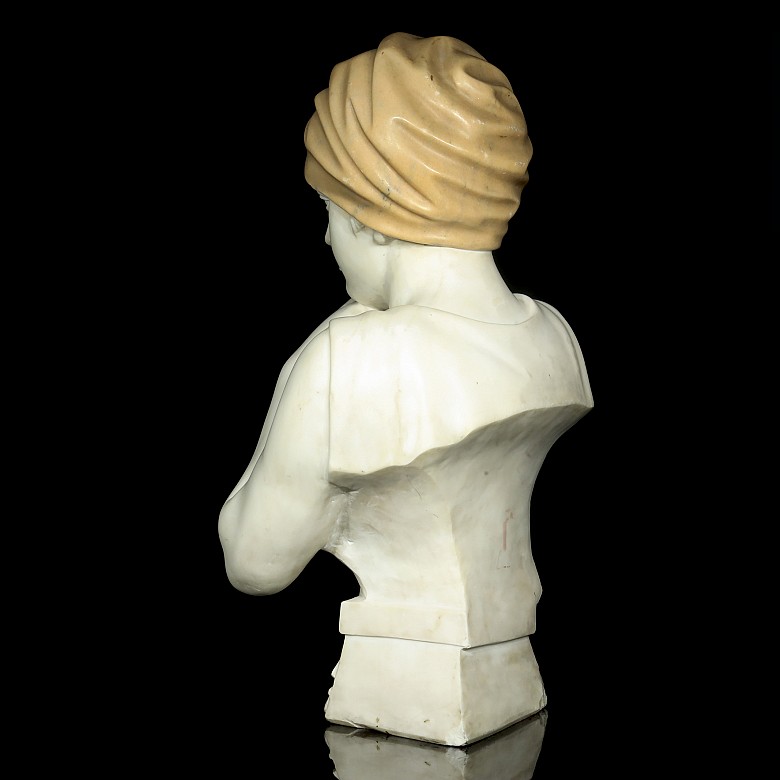 Marble bust 