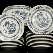 Porcelain tableware with floral decoration, 20th century - 4