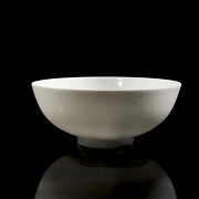 White porcelain ‘Phoenix and dragon’ bowl, Ming dynasty