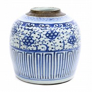 Blue and white porcelain tibor, 19th century