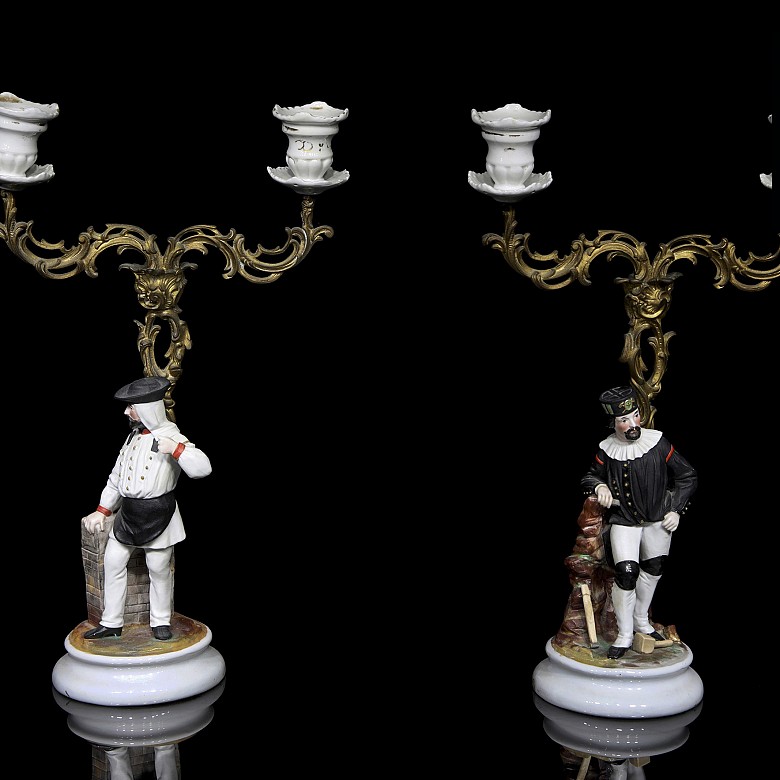 Pareja de candelabros de porcelana alemana, S.XX