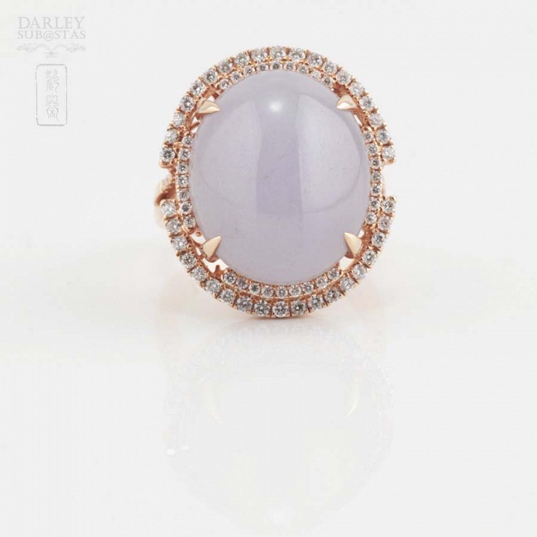 Gold ring in 18k rose gold, diamonds and lilac jadeite.