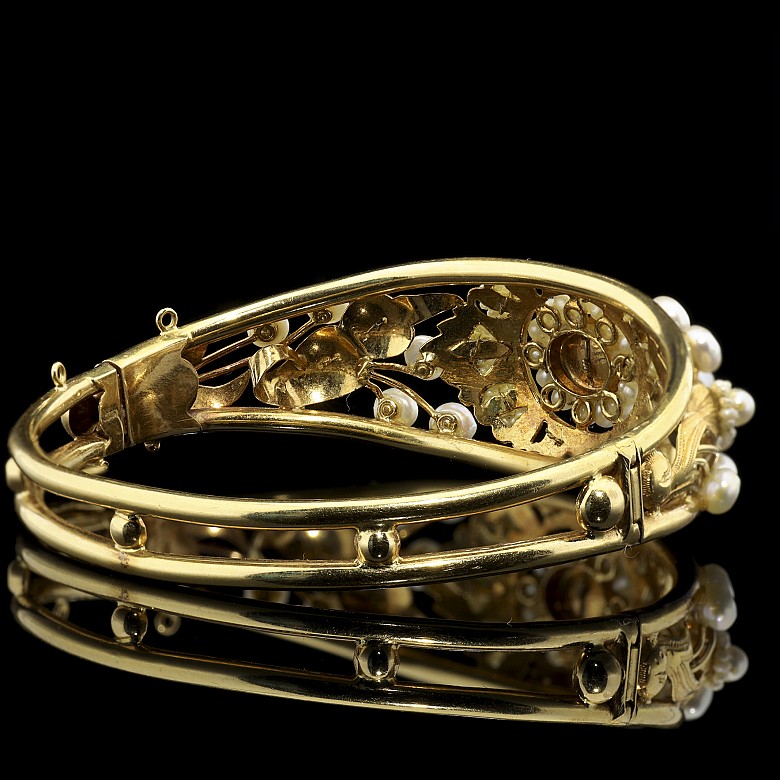 Brazalete de oro 18 k y perlas cultivadas