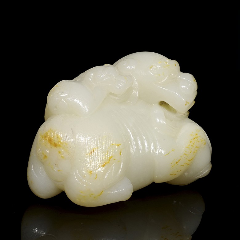 Jade figurine ‘Lioness and cub’, Qing dynasty