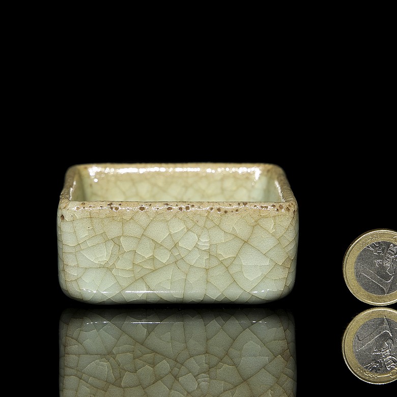 Glazed ceramic square vessel, Song style