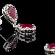 Earrings with movement in white gold with rubies and diamonds