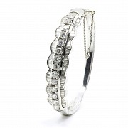 18k white gold bangle with 4.52ct diamonds