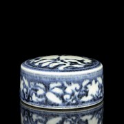 Chinese porcelain paperweight, 20th century