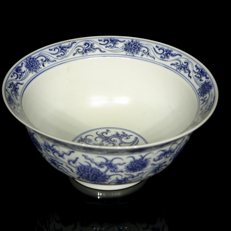 Small blue and white porcelain bowl “Peonies” with mark on base