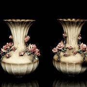 Capodimonte porcelain ‘Pair of vases with roses’, 20th century - 1