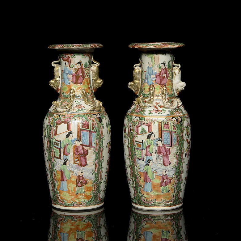 Pair of small Cantonese vases, 20th century