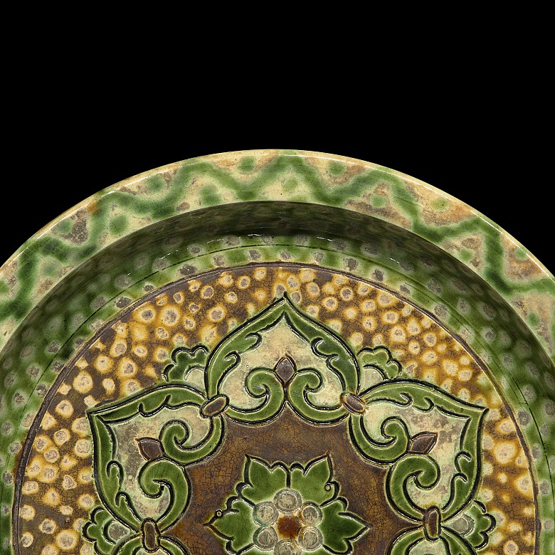 Sancai glazed ware dish, Tang dynasty