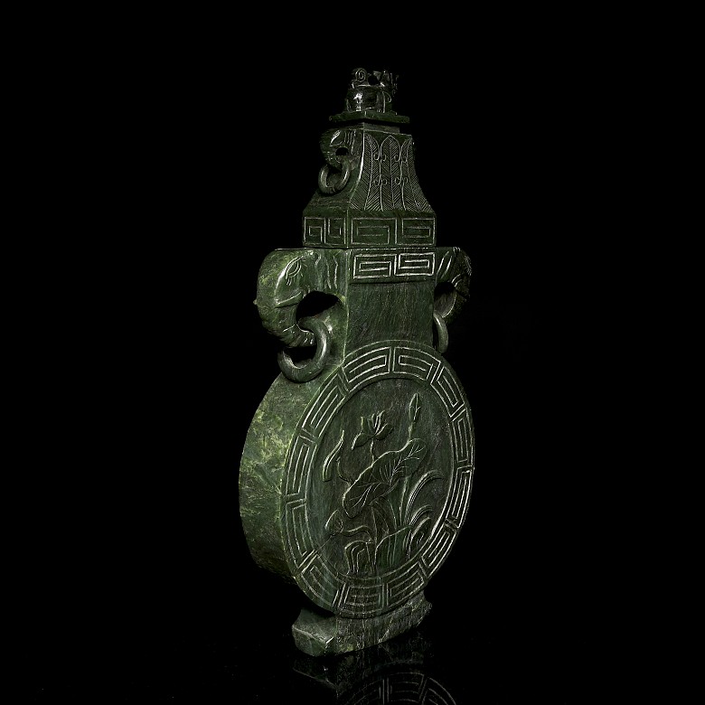 Carved jade vase ‘Lotuses’, 20th century - 1