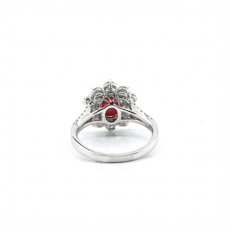 Ring, 18k white gold with 2.04ct natural ruby and diamonds