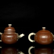 Two earthenware teapots, Yixing, 20th century