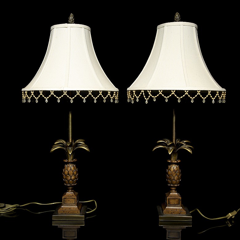 Almerich. Pair of lamps with pineapple base, 20th century - 1