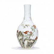 A Falangcai porcelain vase with nature and birds, Qianlong (1736 - 1795).