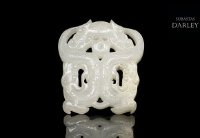 Jade 'dragon' plaque, Eastern Han dynasty