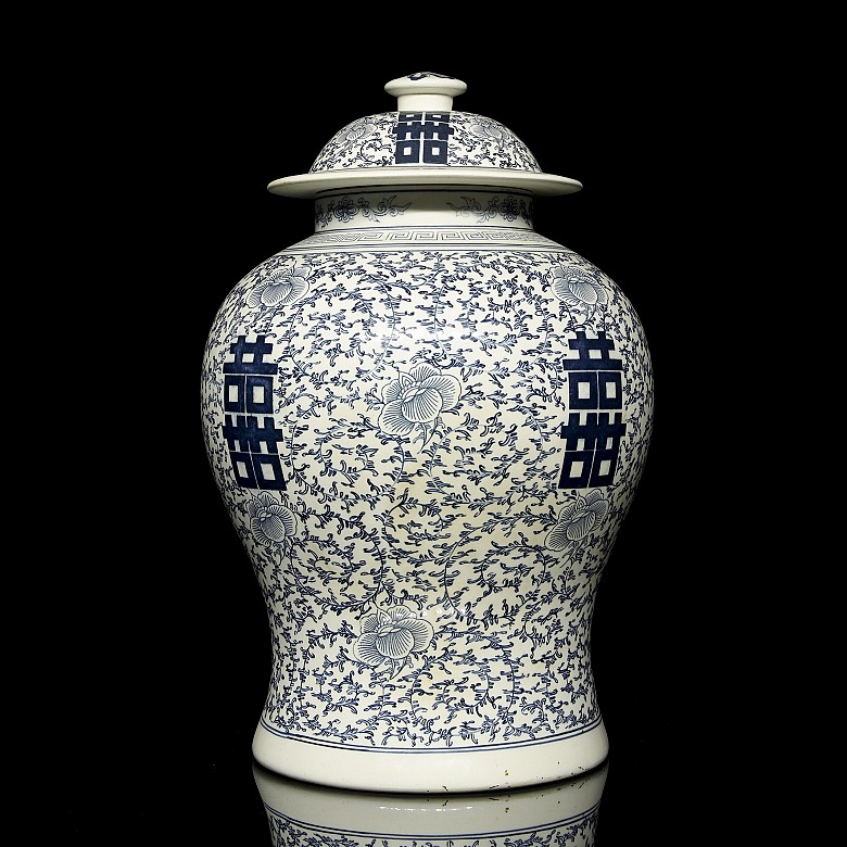 Ginger jar, blue and white, 20th century - 3