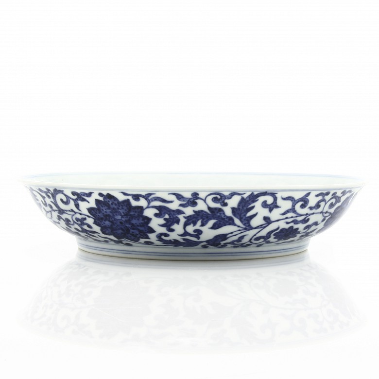 A Floral dish, blue and white, Yongzheng seal mark.