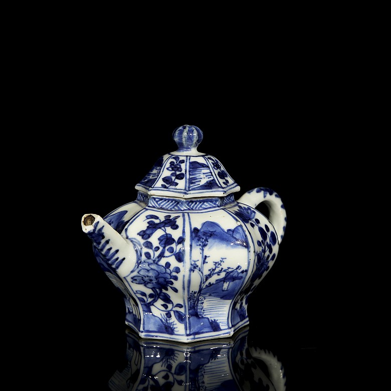 Chinese blue and white porcelain teapot “Landscapes”, Qing dynasty