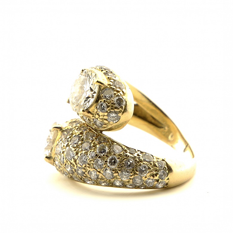 18kt yellow gold ring with diamonds