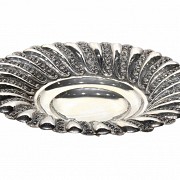 Silver circular tray with galloned eaves, 925 sterling.