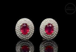 Earrings in 18kt yellow gold with rubies and diamonds