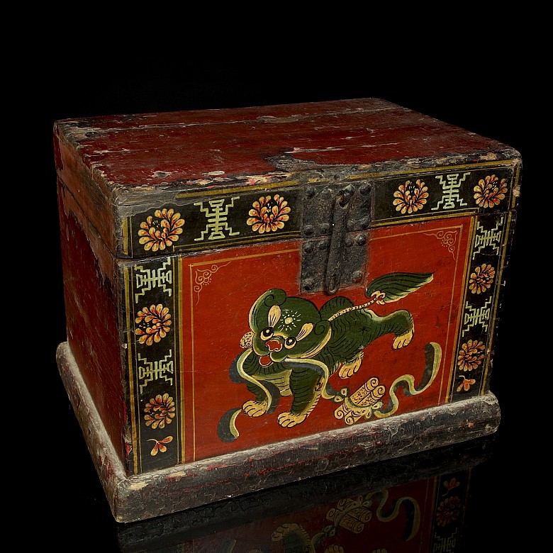 Tibetan polychrome wooden box, 19th-20th century