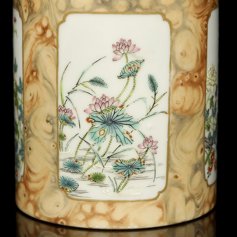 Porcelain Brush Pot ‘Flowers’, with Qianlong Seal