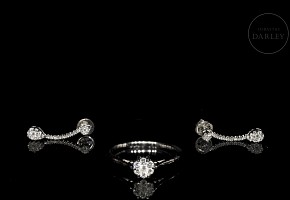 Set of earrings and ring in white gold and diamonds