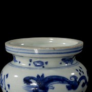 Blue-and-white ceramic censer ‘Dragon’ Qing dynasty