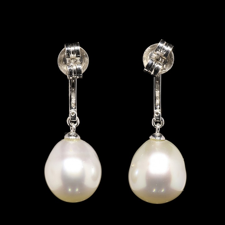 Pendientes en oro blanco de 18 k, perlas australianas y diamantes