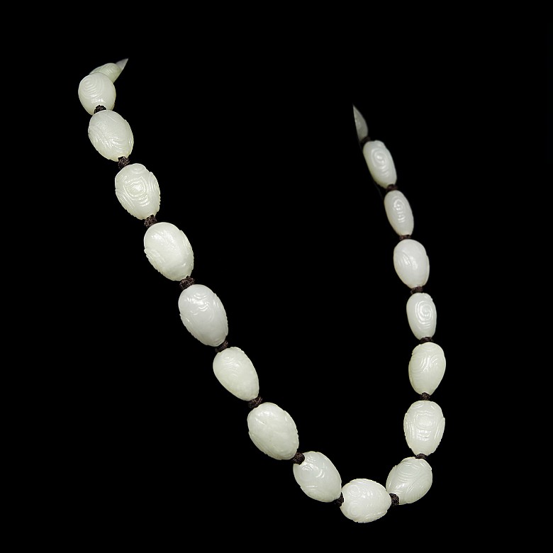 Necklace with cicada beads in white jade, Western Zhou