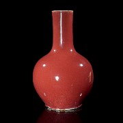 Tianqiuping red-glazed vase, Qing dynasty