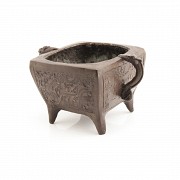 A Chinese bronze censer, Zhengde period (1506-1521)