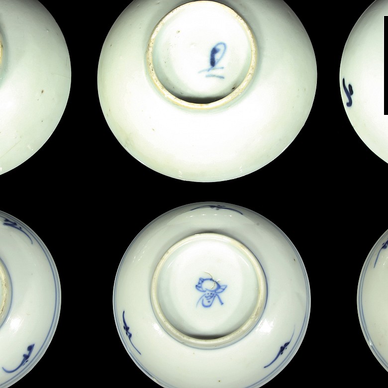 Small porcelain dishes, blue and white, Qing dynasty