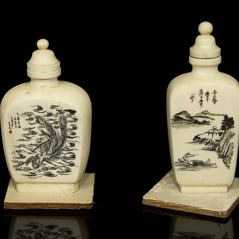 Four small ivory snuff bottles, early 20th century